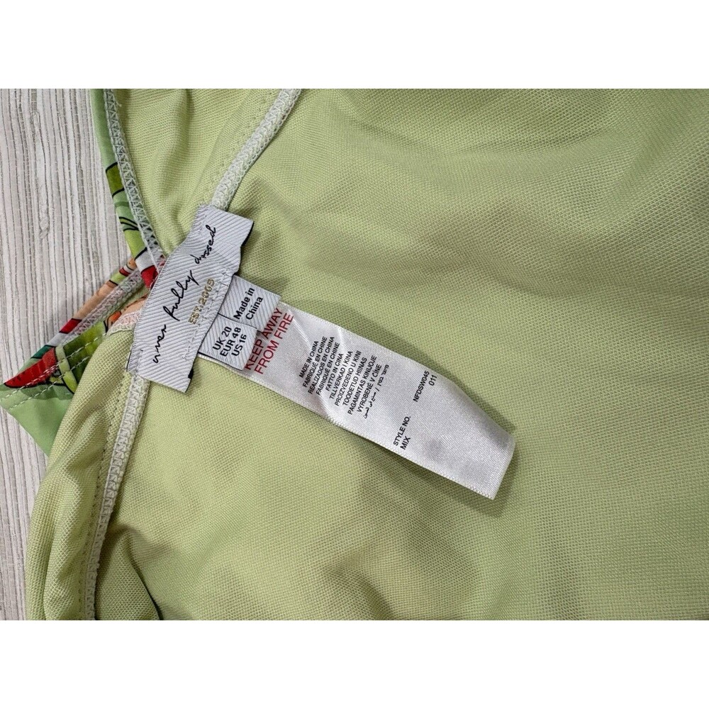 Never Fully Dressed Women’s 16 One Piece Swimsuit - Picture 3 of 3